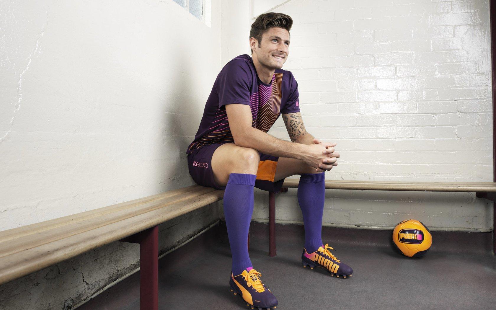 CG战队阵容调整，核心选手Gabbi离队引发粉丝热议，未来战略引关注