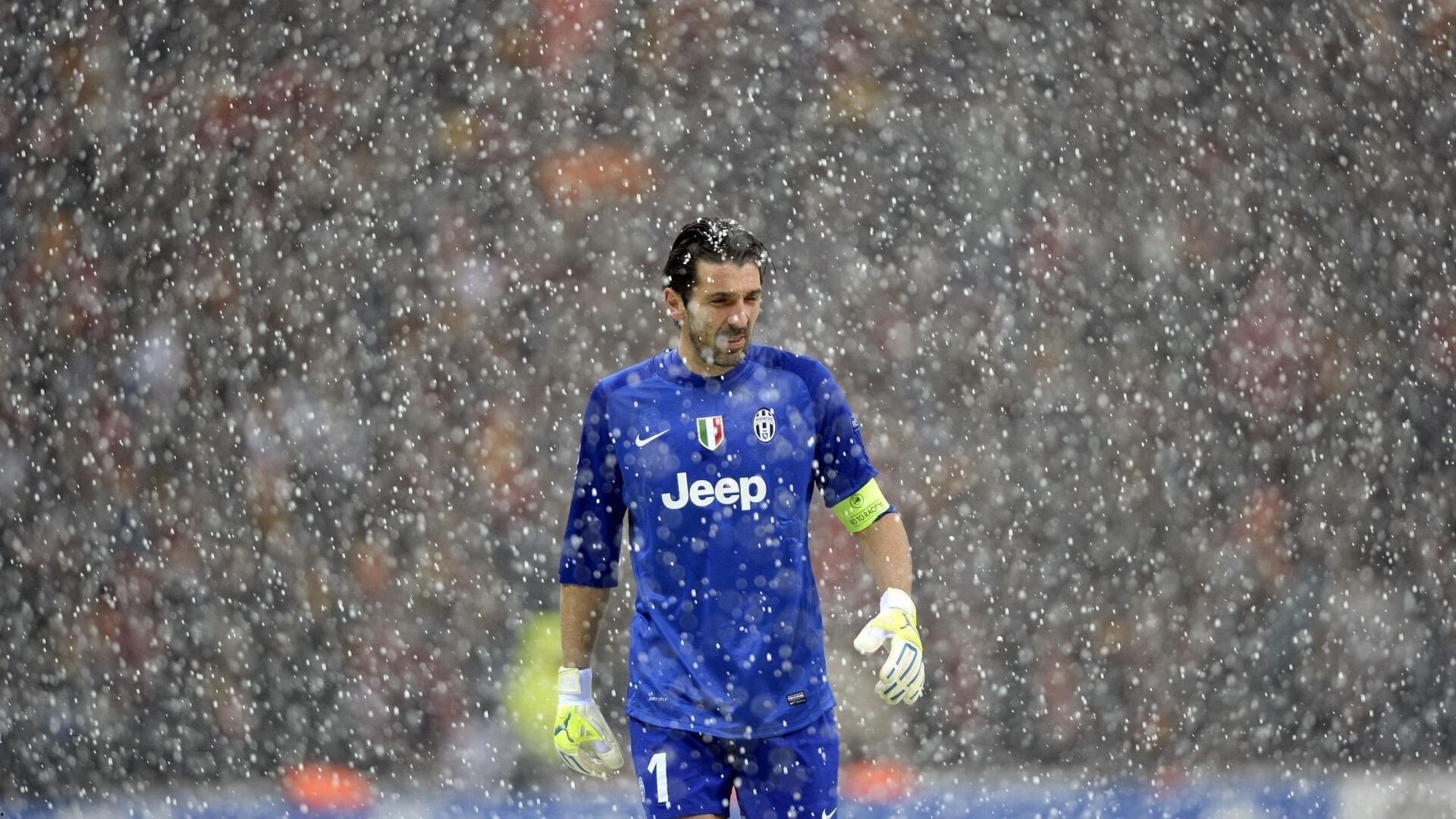 瓜迪奥拉赛后认命言论引轩然大波，曼城将帅沉默应对，球迷惊呼穆里尼奥式轨迹再现